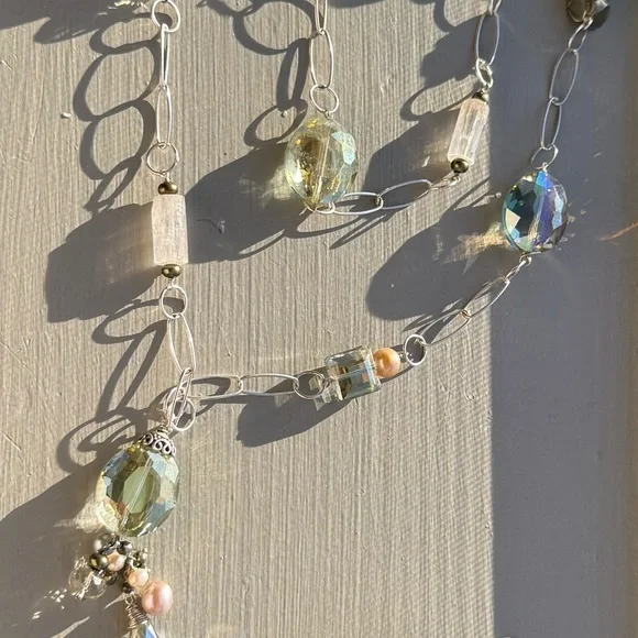 Elegant Crystal and Pearl Necklace - Picture 3 of 3